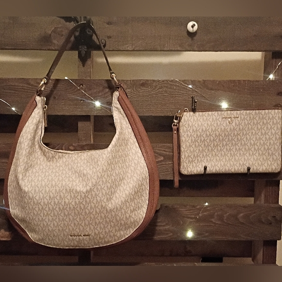 Michael Kors Lydia Hobo bag & clutch set & MK Dust Bag NWT ~ BONUS! - Picture 5 of 16